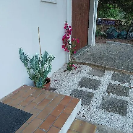 Avec Terrasse Independant En 게스트하우스